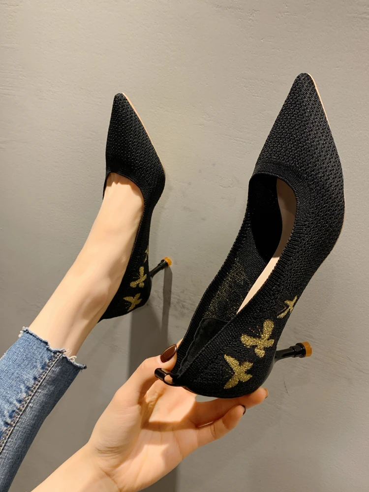 

2020 new Korean version of the wild shallow mouth pointed with fine work single shoes women