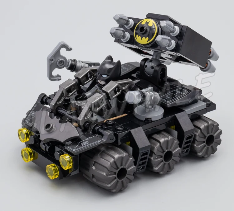 1071pcs Super heroes Batcave Clayface Invasion Bat-Tank Batcomputer 11353 Model Building Blocks Gif