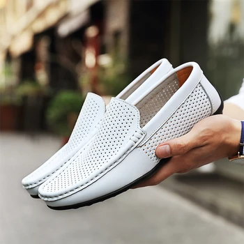 

2020 Summer Men Loafers Designer Comfortable Moccasins Fashion Driving Shoes White Men Casual Slip On Shoes Leather Boat Shoes