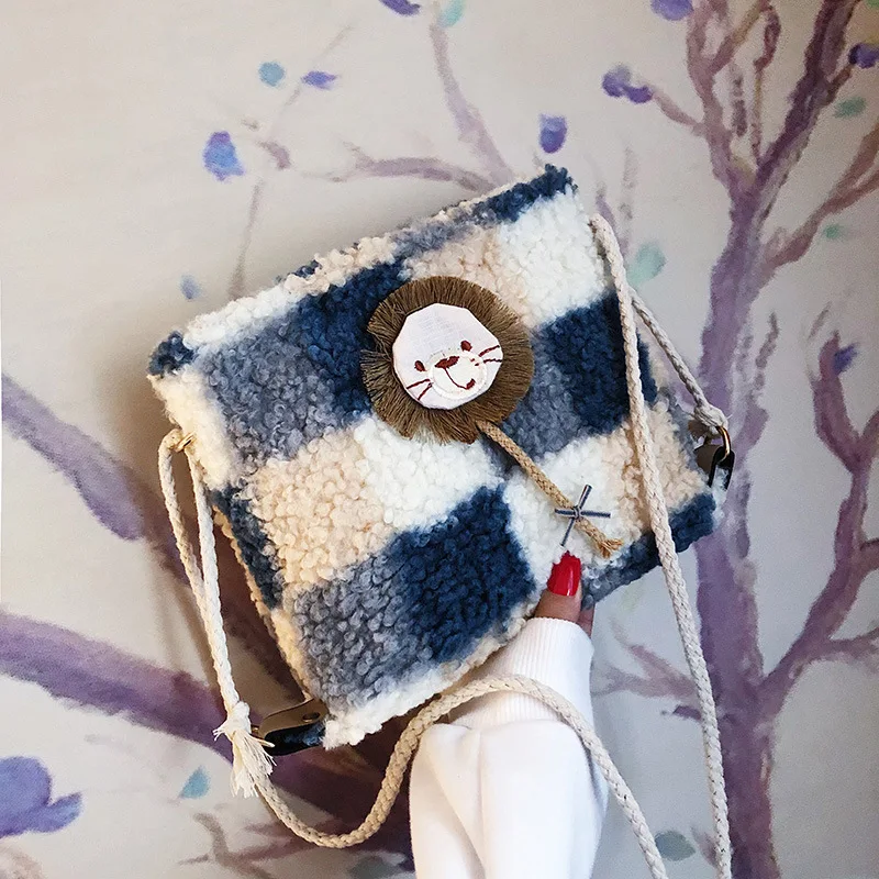 

Fashion Lambs Wool Shoulder Oblique WOMEN'S Bag 2020 Winter New Style Bag Women's Contrast Color Tassels Cute Plush WOMEN'S Bag