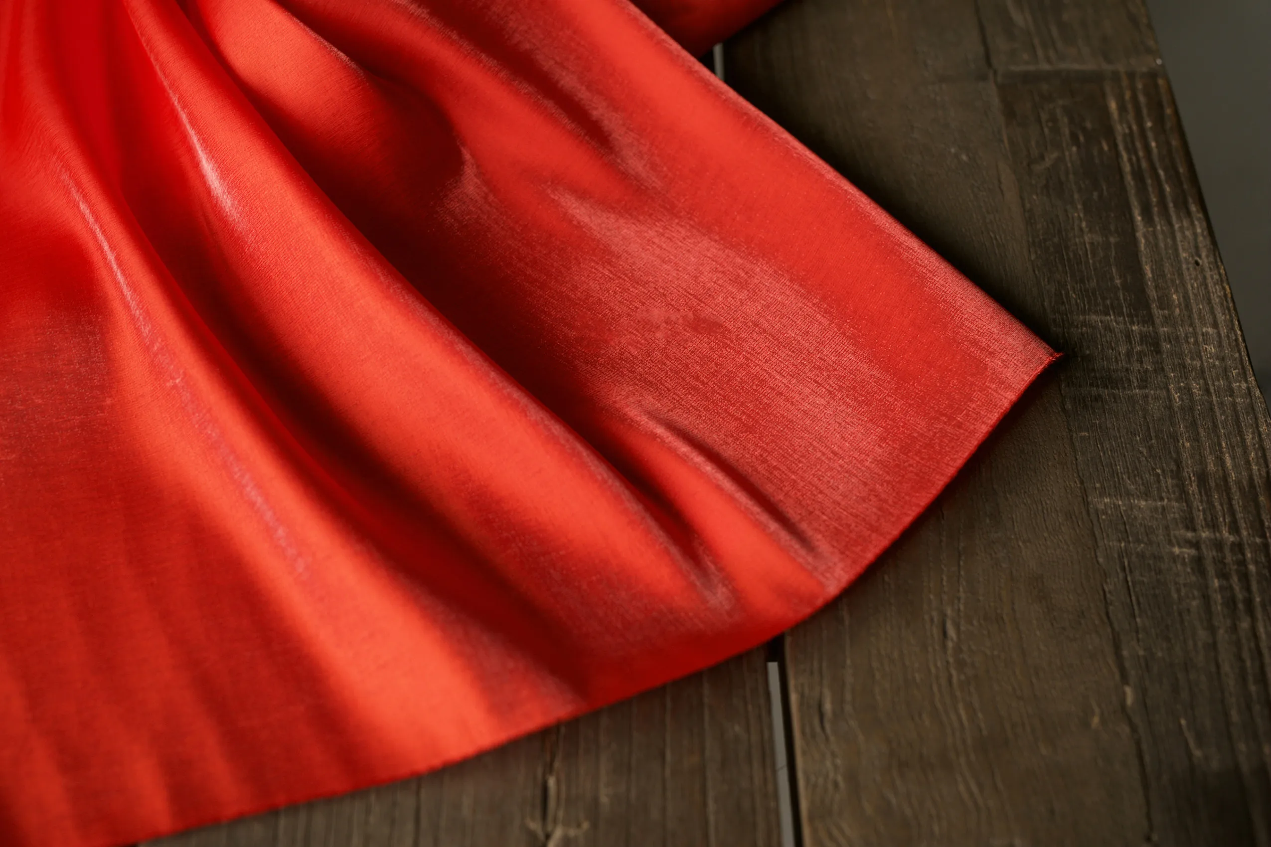 Блестящая шелковая атласная ткань свадебное вечернее платье рубашка черный, белый красный