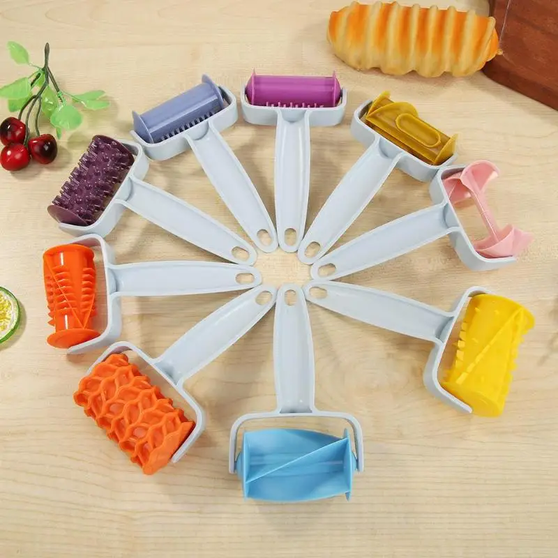 

Christmas DIY Handmade Rolling Pin Fondant Embosser Pastry Cake Dough Decor Tool Laser Sculpture with Sufficient Depth