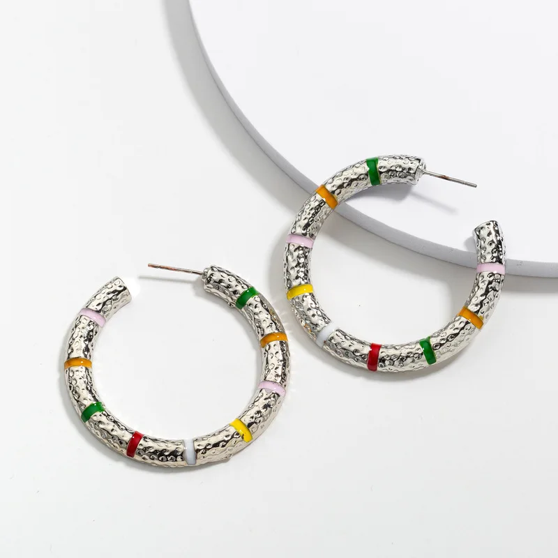 Женские золотистые серьги кольца большие радужные с цветной эмалью массивные