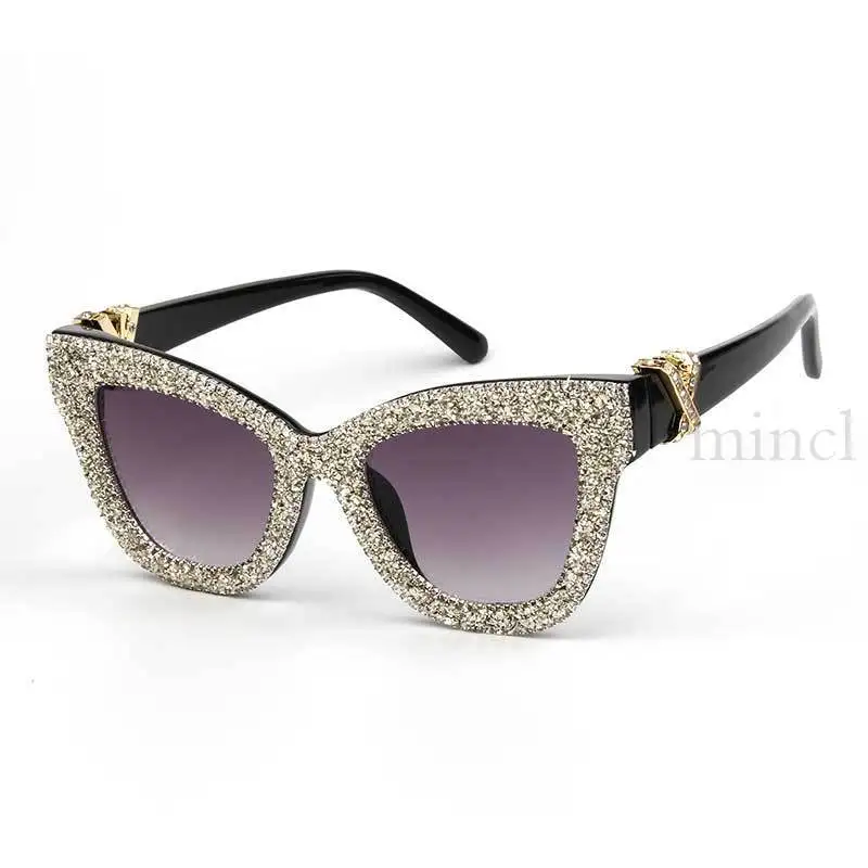 Women Oversized Square Cat Sunglasses Women Diamond New Fashion Brand Designer Black Red Female Sun Glasses UV400 FML - Цвет линз: white black