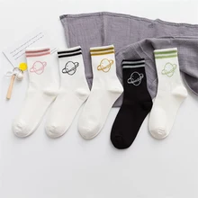 Носки с мультяшным рисунком Для женщин милые носки для девочек с надписью «Happy Camper» Носки Harajuku сезон: весна–лето женские носки белого цвета в полоску с блестками