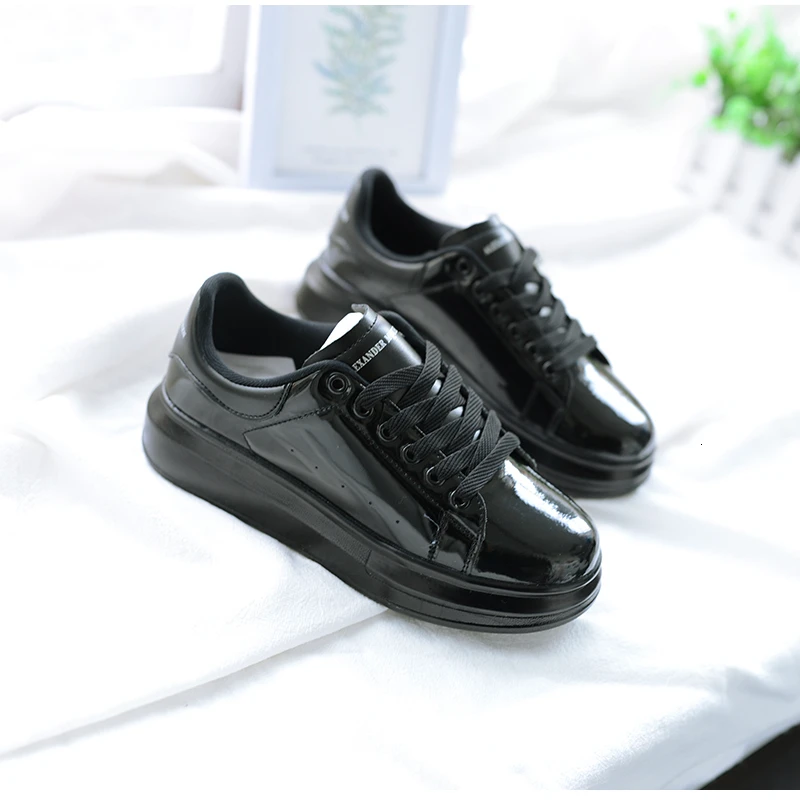 

2020 Chic Literature Embroidery White leisure flat Shoes Basics Shoes streetwear women unisex Lovers' shoes