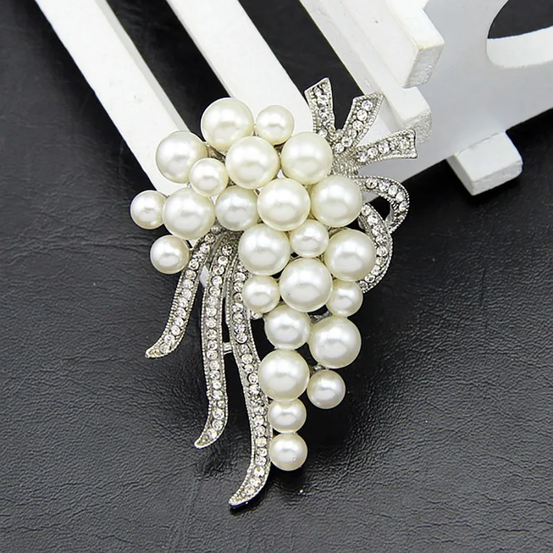

Crystal Diamante Imitation Pearl Fashion Charm Brooch Pins for Women Wedding or Dress Scarf Pins Jewelry Accessories AD010