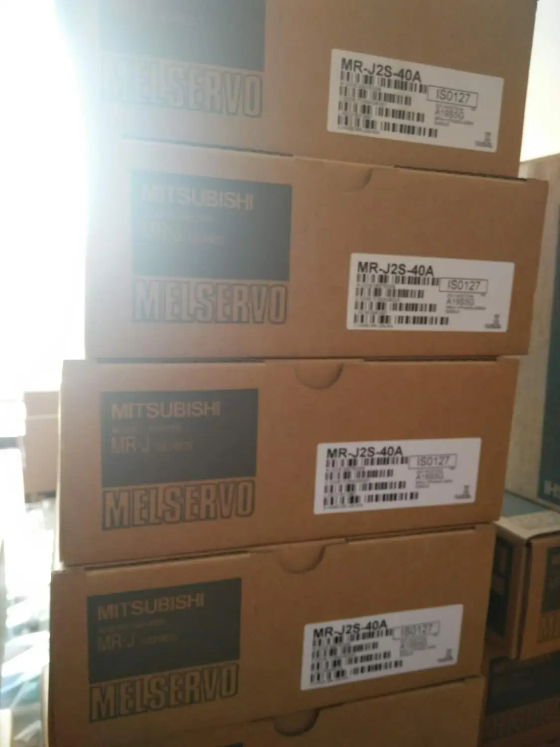 

MR-J2S-10A MR-J2S-20A MR-J2S-100A MR-J2S-200A Servo Drive