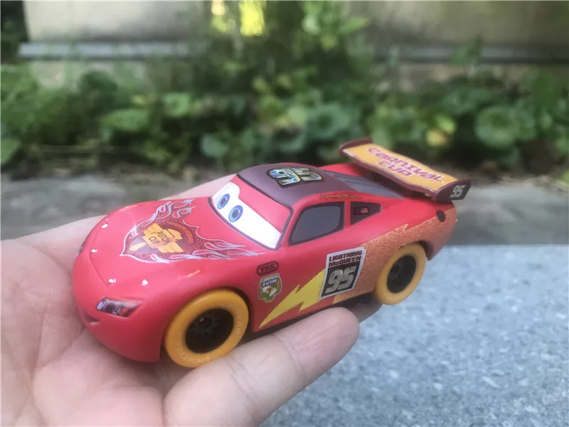 Disney Pixar Cars Carnival Cup Carnival Racer McQueen Light-Up Toy Car 