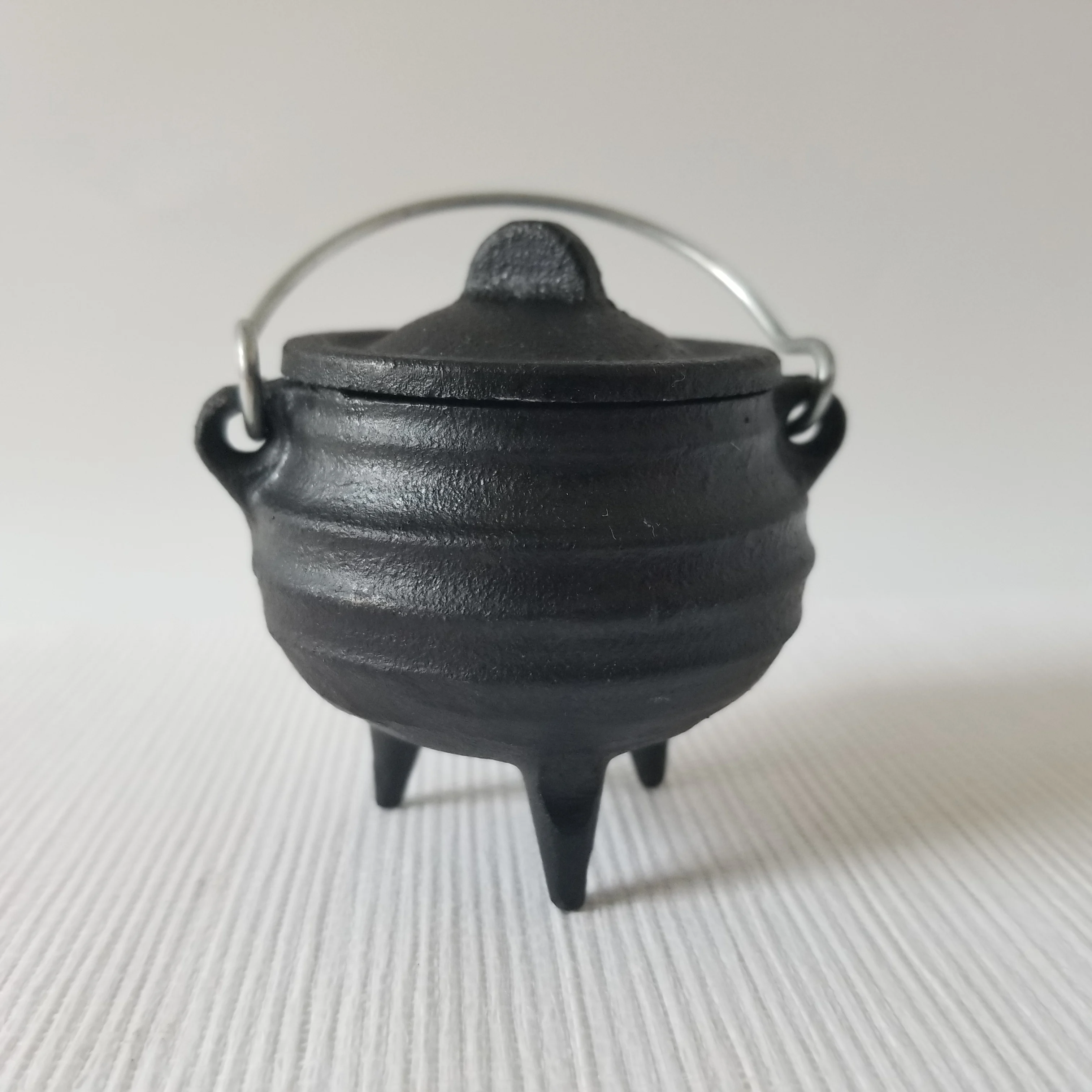 Small Adorable Mini Cute Cauldron Cast Iron Baby Witch Pot 2'' 50ml