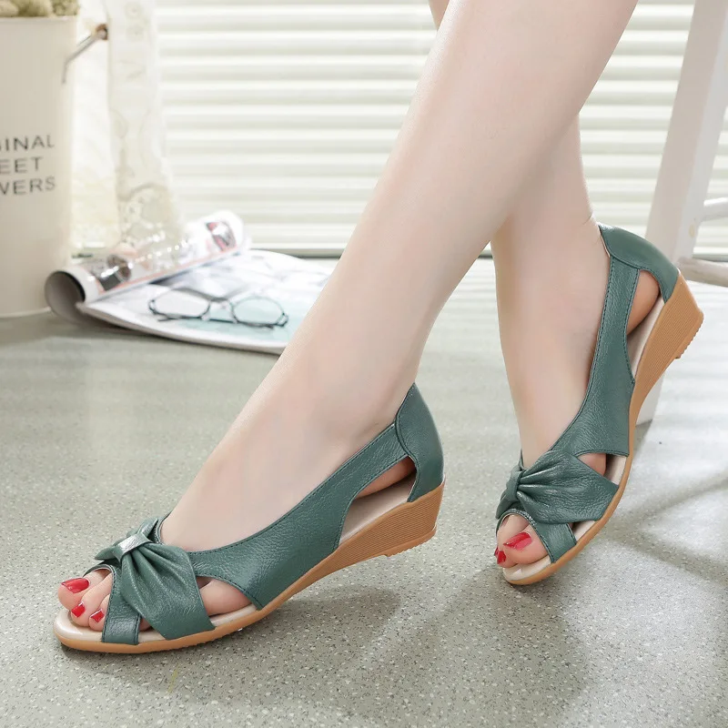 

2019 Summer Slanted Heel Side Cutouts Low-Cut Flower Fish Mouth Genuine Leather Mom Sandals Middle-aged WOMEN'S Shoes