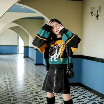 

2019 new autumn and winter thick fashion port wind retro loose outer wear sweater