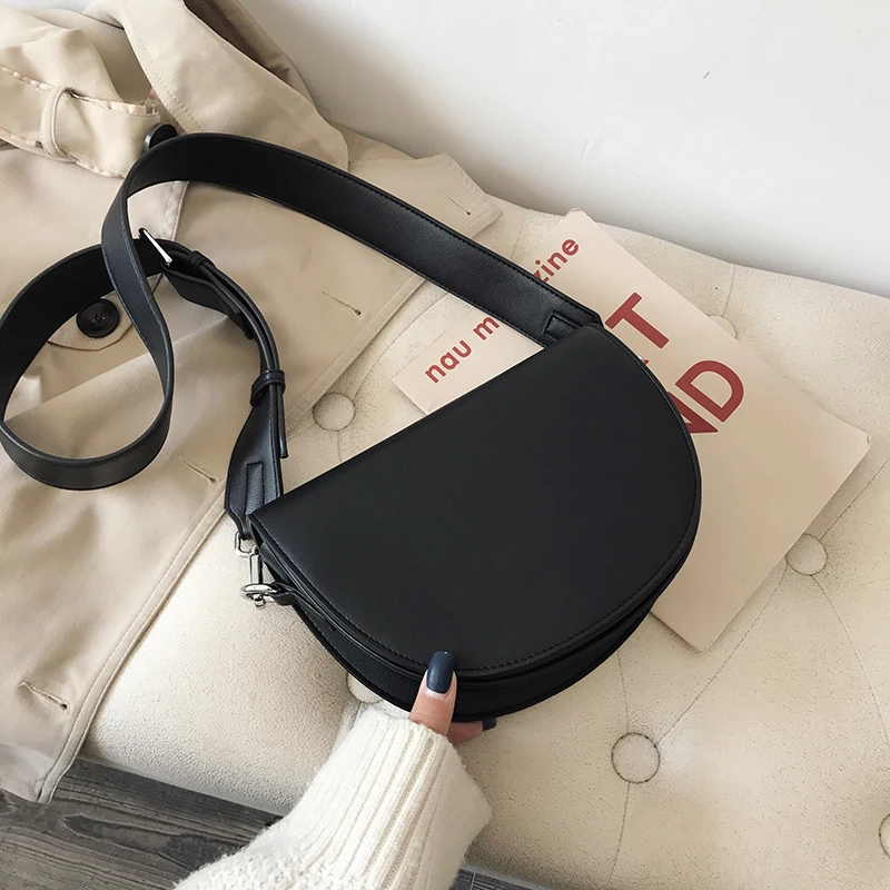 

Saddle bag Korean bag Messenger female wild semi-circular retro shoulder 2020 autumn and winter fashion new half-moon bag