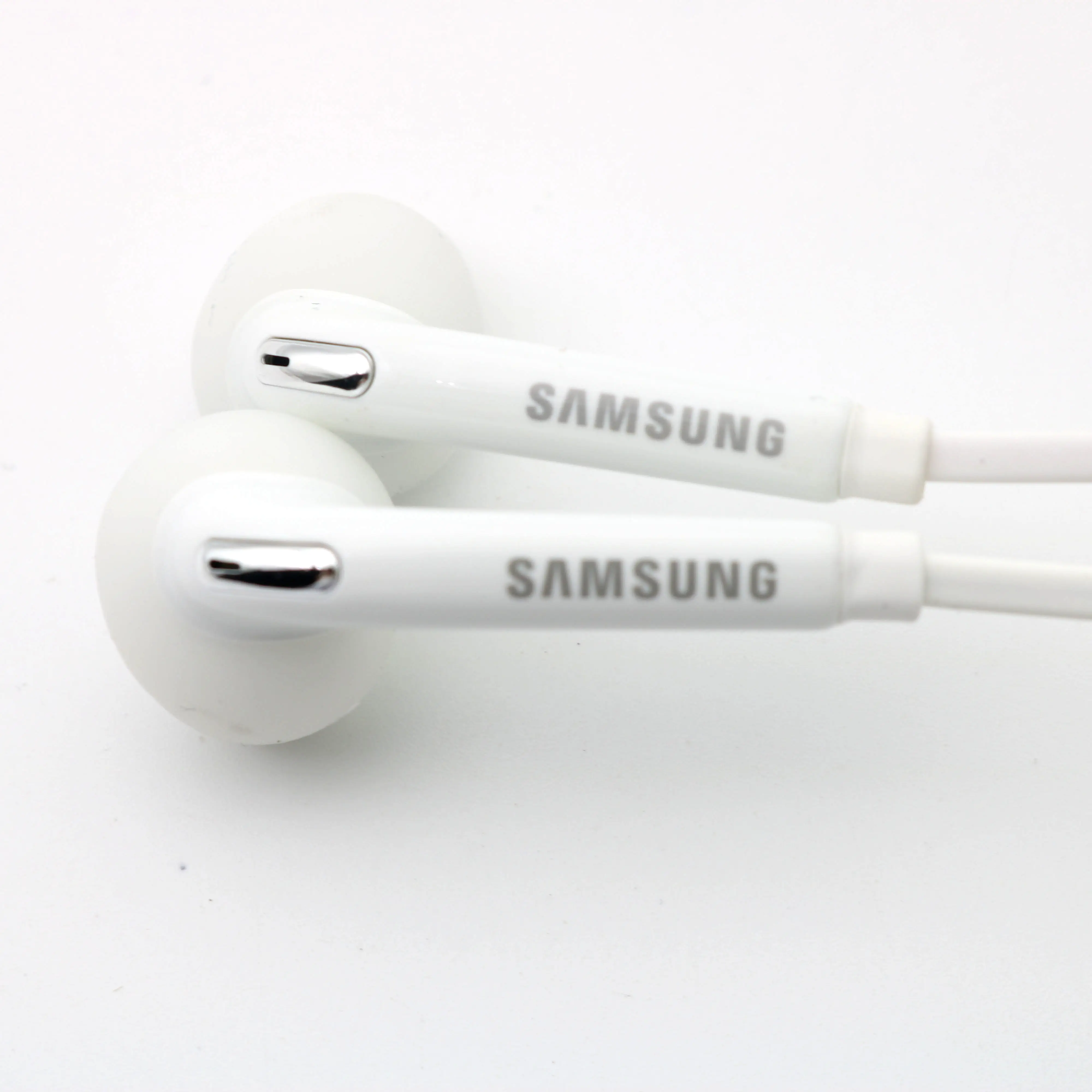 Особенности: Наименование: стереогарнитура Samsung марка: Серия: HS330 / J5 Цвет: белый