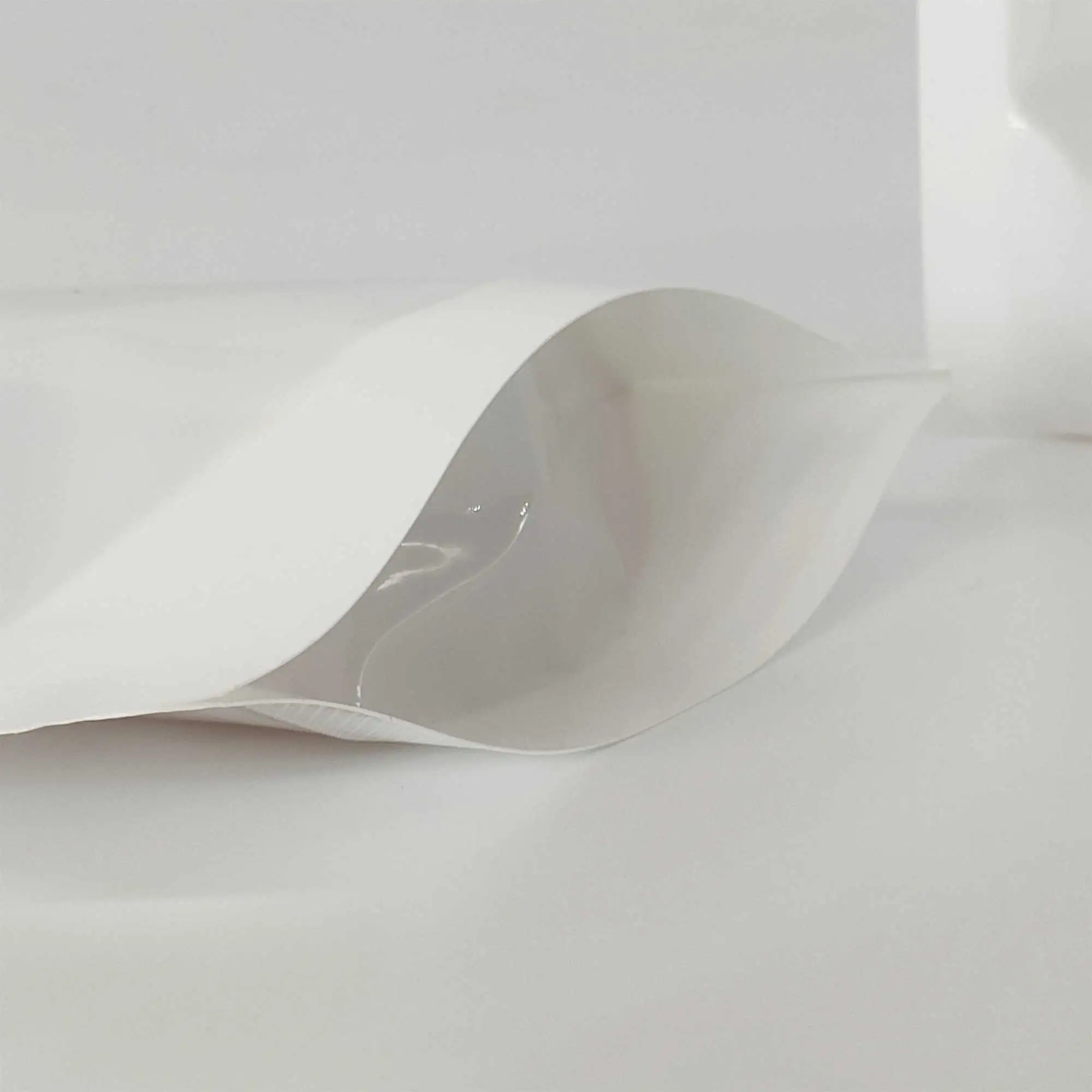 Экологичные пластиковые пакеты для упаковки напитков 100 мл стоячие с носиком