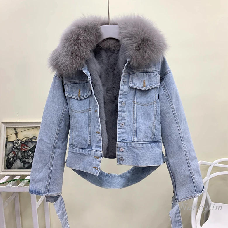 2020 Winter Slim Fit Short Denim Jacket Thick Warm Real Fox Fur Collar + Natural Rabbit Fur Liner Jeans Coat Female Overcoat
2020 Winter Slim Fit Short Denim Jacket Thick Warm Real Fox Fur Collar + Natural Rabbit Fur Liner Jeans Coat Female Overcoat