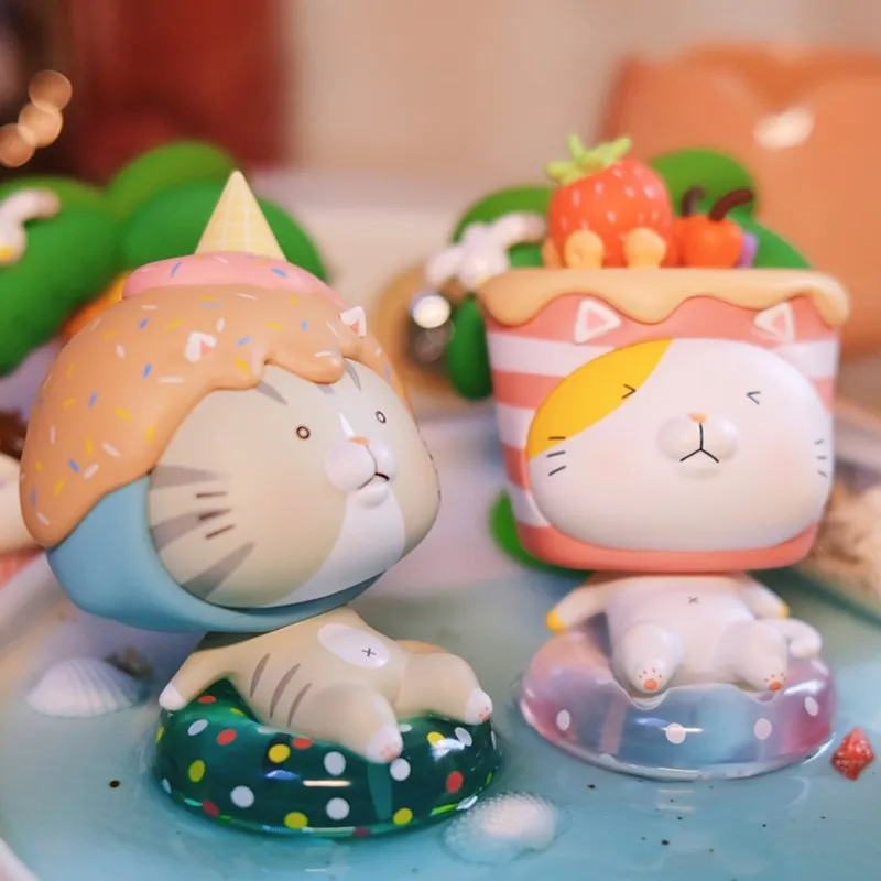 

Милая летняя игрушка в виде кошки-кражи