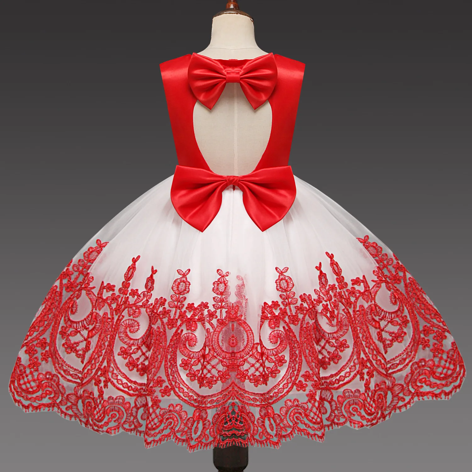 

Spring And Summer New Style Girls Embroided Dress Back Flower Boys/Flower Girls Hollow out Bow Formal Dress Europe And America C