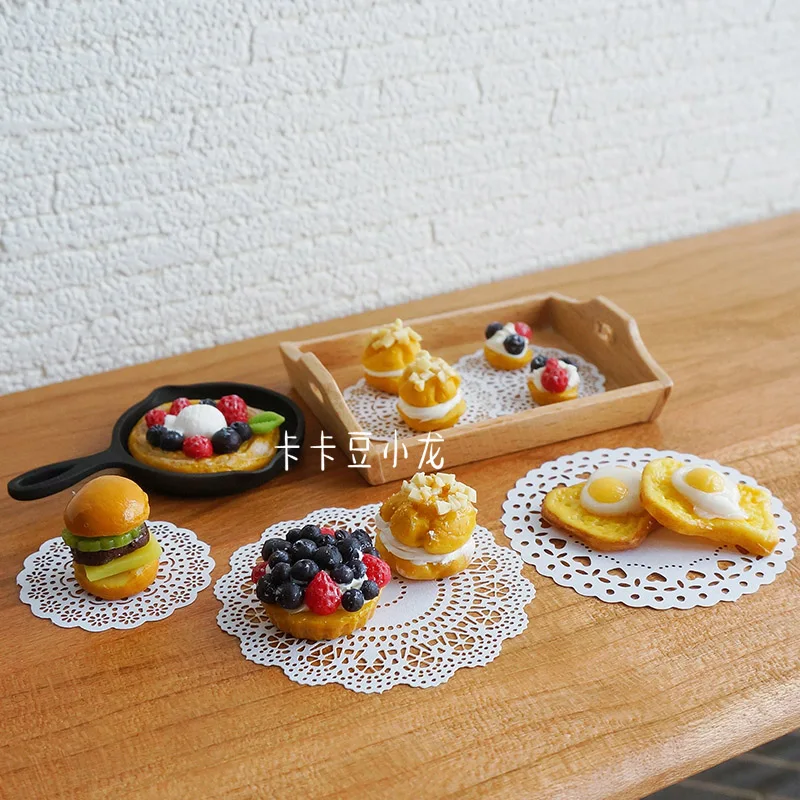8PCS 1/6 or 1/12 Dollhouse Miniature Paper Doilies Mat for Mini Cake Bread Baking Kitchen Accessories Pretend Play Food Toy