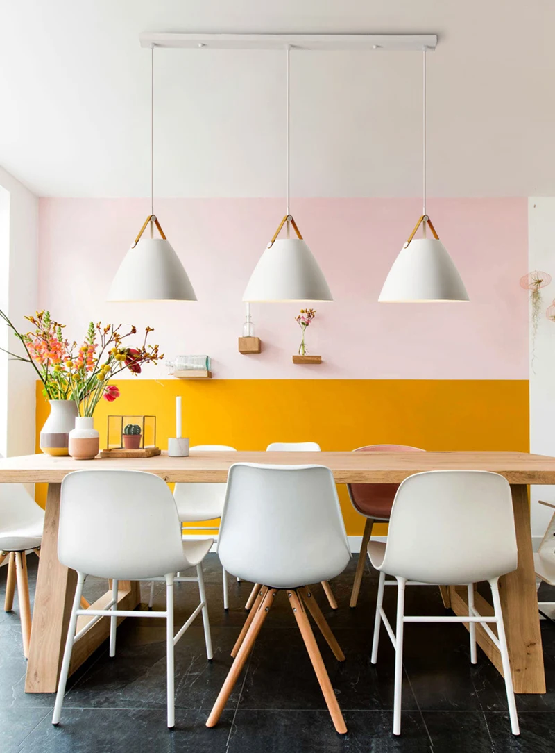 8739381947_867873512