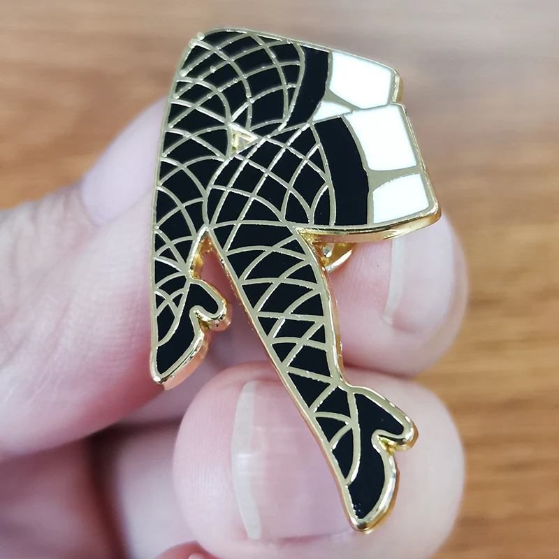 Fishnet Legs Lapel Pin | Украшения и аксессуары