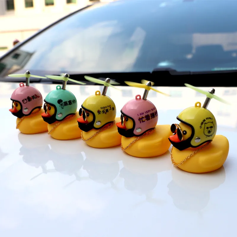 Gummi Ente Spielzeug auto Ornamente Gelbe Ente Puppe Auto Dashboard  Rückspiegel Dekoration mit Fliegen Propeller Helm - AliExpress