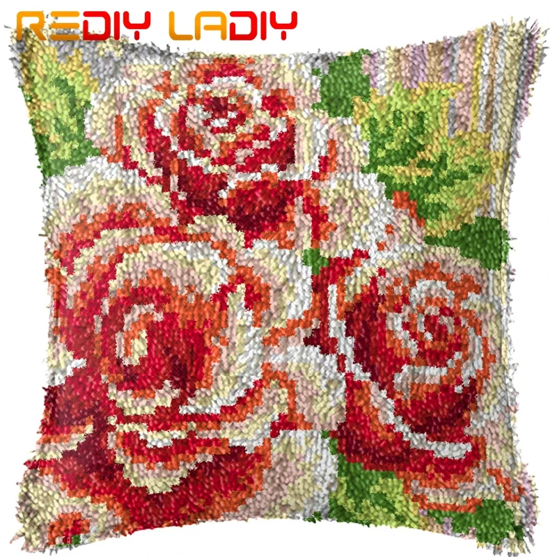 Подушка с крючком-защелкой красные розы холщовая предварительным принтом