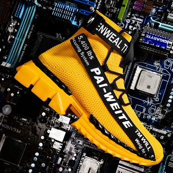 

High-top Fly-knit Socks Shoes Breathable Sneakers Men Running Shoes Lightweight Casual Male Lace-up Martin Outdoor Sport Shoes