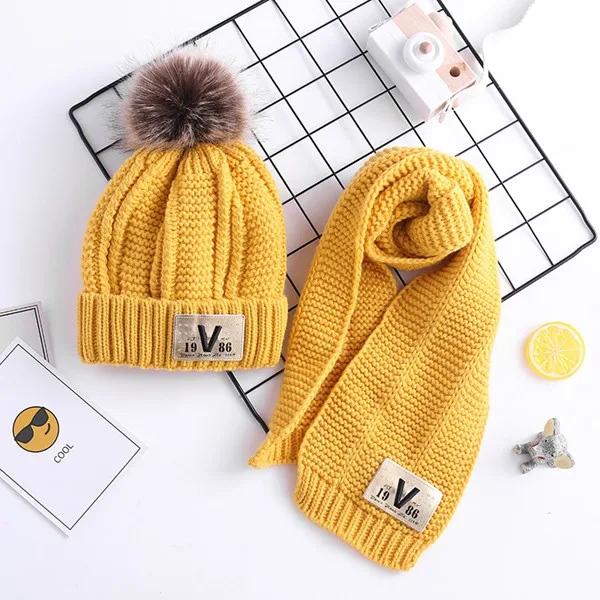 yellow Новая зимняя вязаная шапка для маленьких мальчиков и девочек, комплект с шарфом, шапки с меховым помпон, детские шапки, детские теплые модные шапочки, костюмы HT19044 - Цвет: yellow
