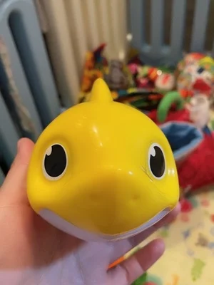 Sing and swim electric fish Children's bathing water toys Great blue and yellow Shark Can sing boat swimming fishing toys 4