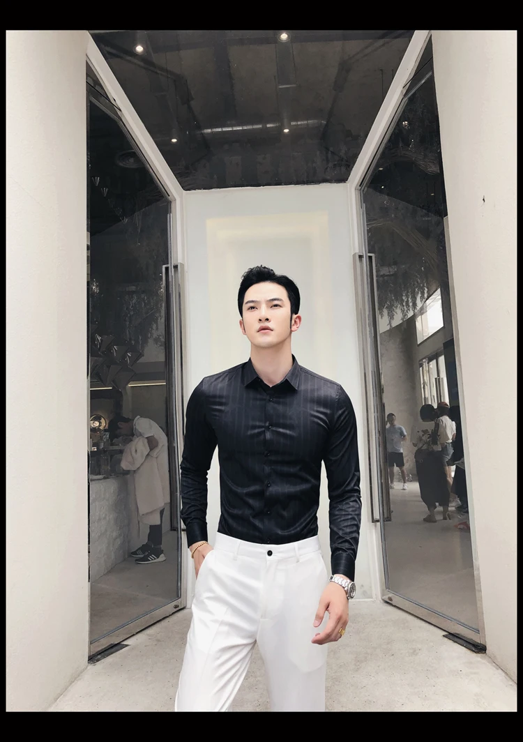 Темно-полосатая рубашка Молодежная мужская одежда с длинными рукавами Модная рубашка для отдыха простая в уходе деловая белая черная тонкая