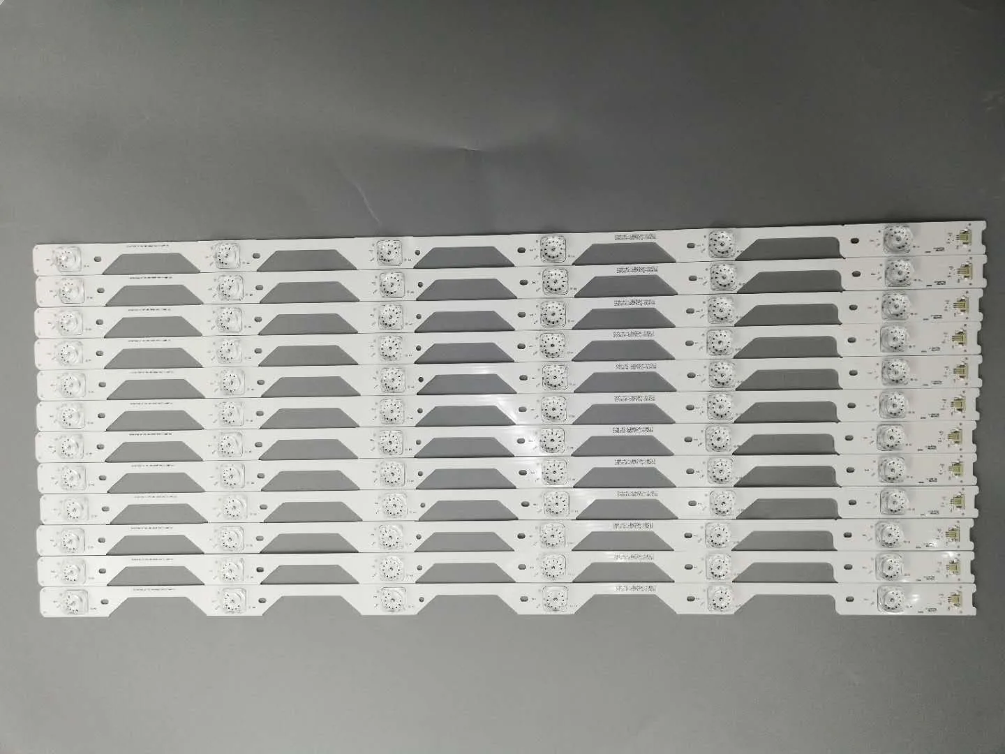 12 штук для TCL L65P1-CUD светодиодный Подсветка полосы 6 кронштейнов YHF-4C-LB6506-YH01J