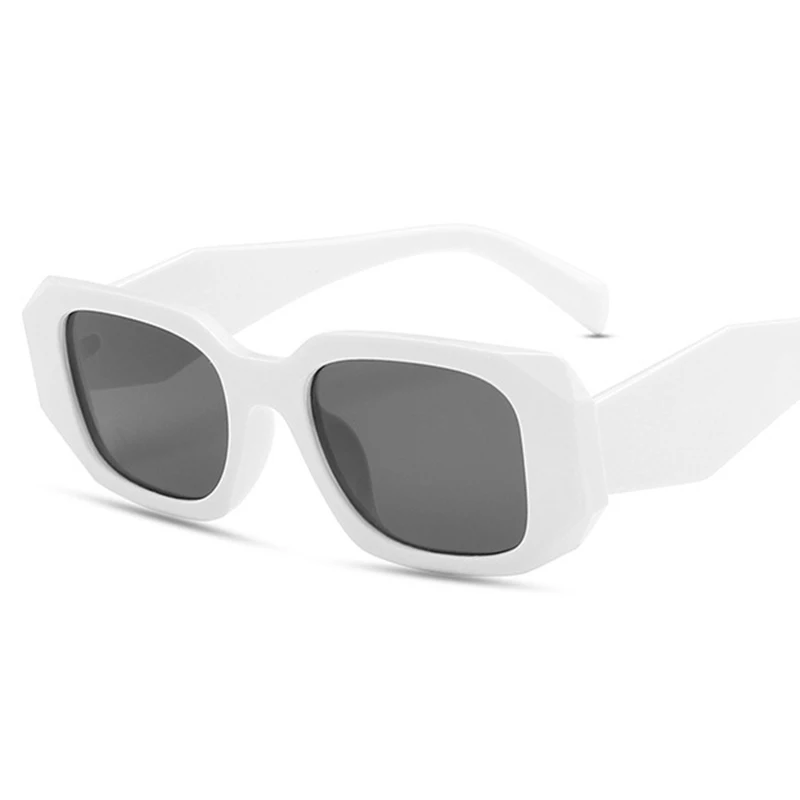 gafas blancas cuadradas