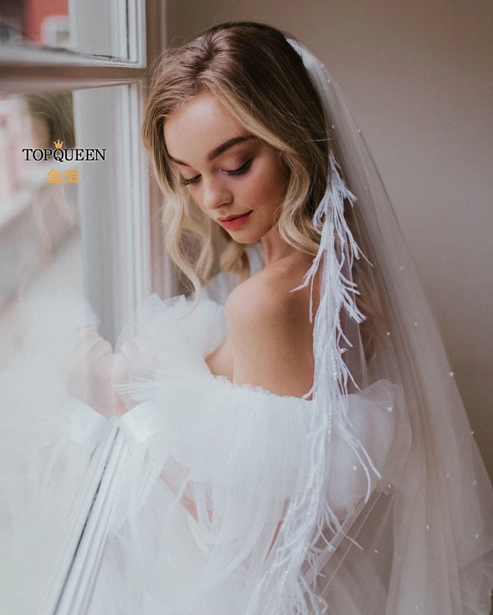 TOPQUEEN V23 Pearls Wedding Veil High-end Bridal Veils with 3D Feathers Elegant Bride Veil with Comb 2021 Wedding Accessories bridal white veils with pearls beaded pearls women wedding veils with comb two layers 60 80cm bride headpieces voile mariage