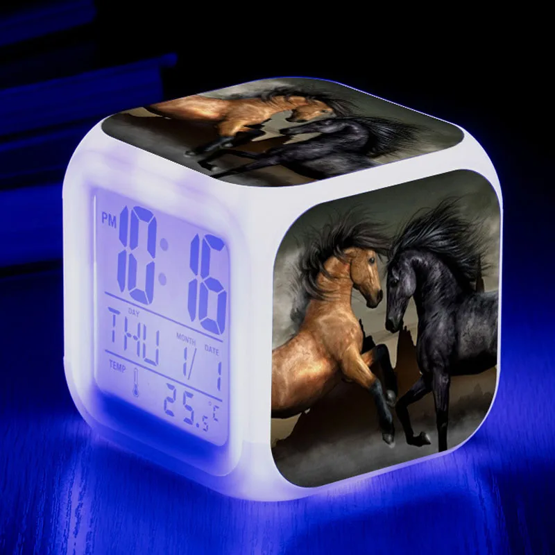 Цифровой будильник с большим светодиодным экраном и надписью Love Horse