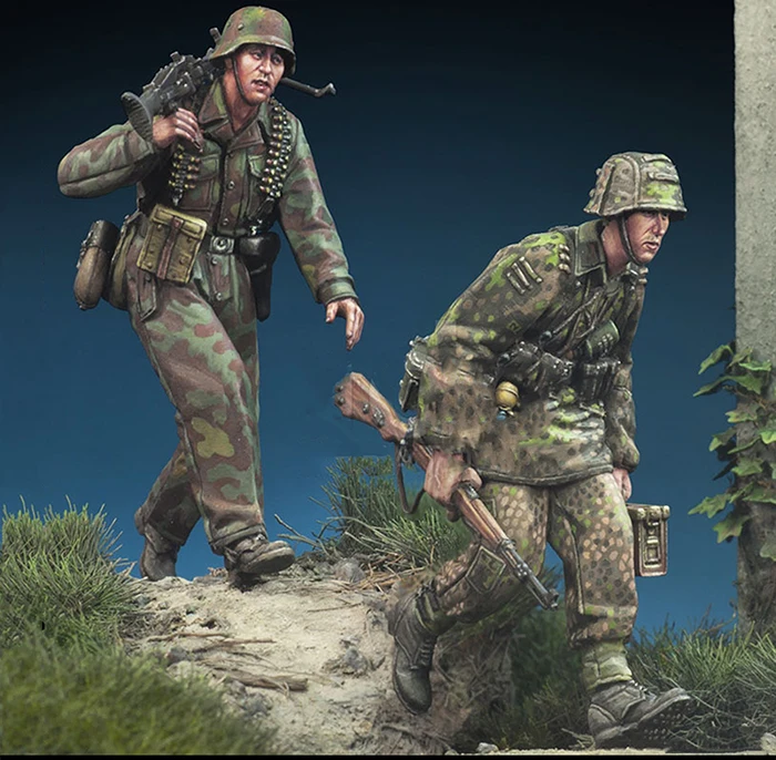 1/35 ancient crew include 2 man  Resin figure Model kits Miniature gk Unassembly Unpainted