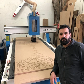 Router CNC automatico per intaglio del legno 3d 1325/Macchina da taglio del legno CNC per mobili/Macchina CNC a 4 assi per la fresatura dell'armadio delle porte