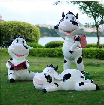 

Comic Cows Statues Mascot / Realistic Fiberglass Dairy Cattle For Theme Resort, Trade Shows, Public Art Project