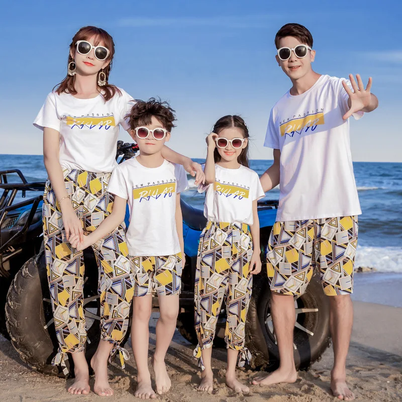 

2020 Family Matching Outfits Clothes Summer Beach Vacation Family Mom Daughter T-shirt and pants Father Son T-shirts and pants