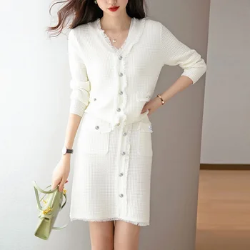 

Women's suit 2020 autumn new high-end temperament tassel V-neck long-sleeved knitted cardigan + skirt 2-piece set