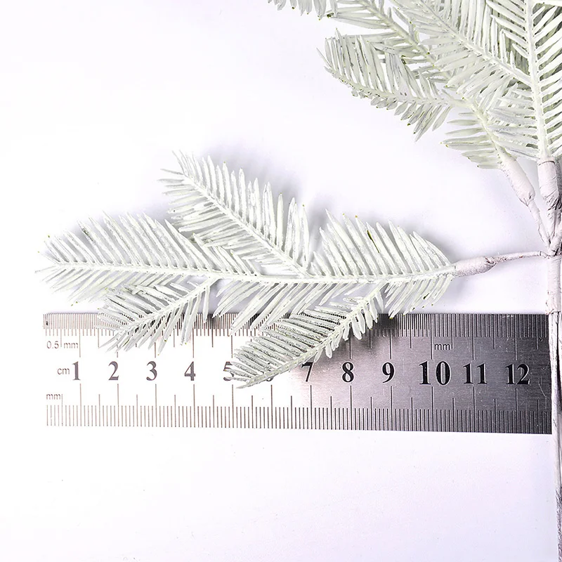 6 шт. Белые сосновые листья, букет, искусственные пластмассовые растения на зиму, год, домашний декор, 10,5 см