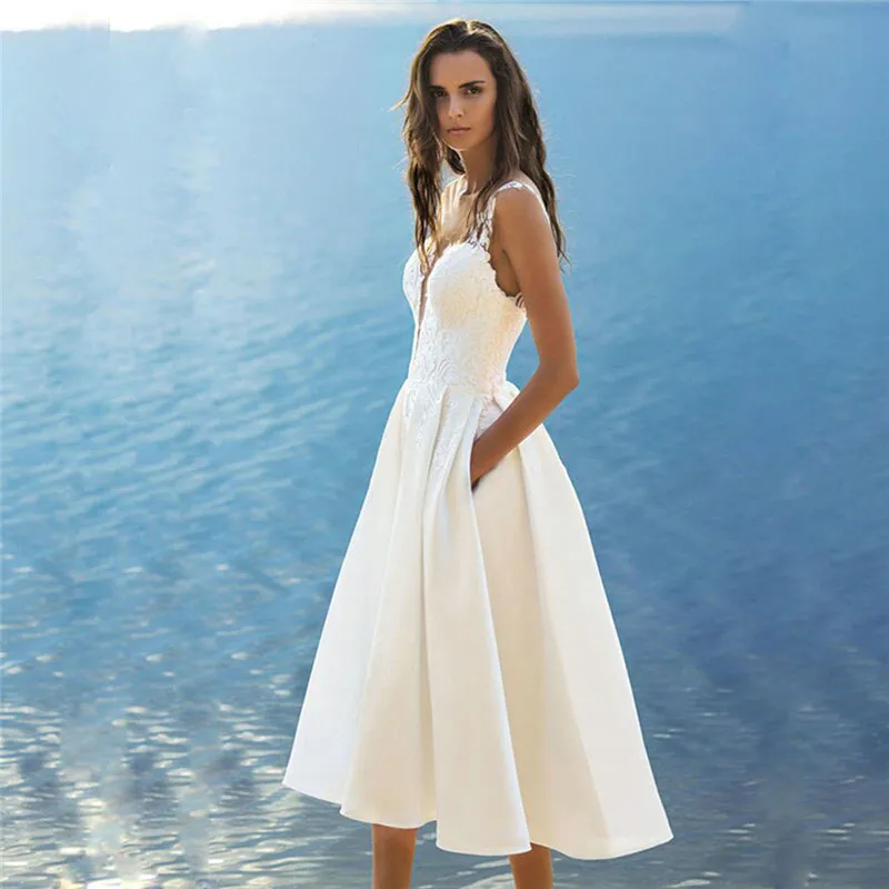 

Sheer Scoop A-Line Tea Length Lace Appliques Wedding Dresses Short Beach Satin Sleeveless Bridal Gowns Satin Simple Robe