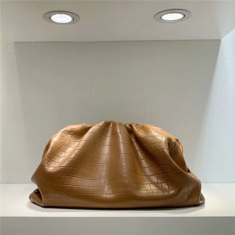 

Bag Crocodile Grain Clouds Hand Take Soft Leather Woman Package Single Shoulder Oblique Satchel 2020 Tide