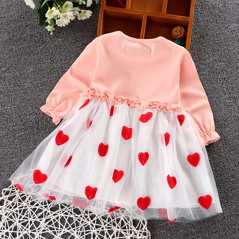 Платье для маленьких девочек; розовое лоскутное праздничное платье принцессы с вышивкой в виде сердца для девочек; одежда для малышей с длинными рукавами