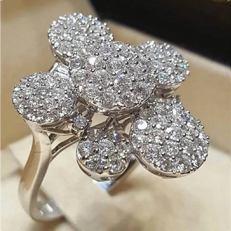 12590285791_1492657371