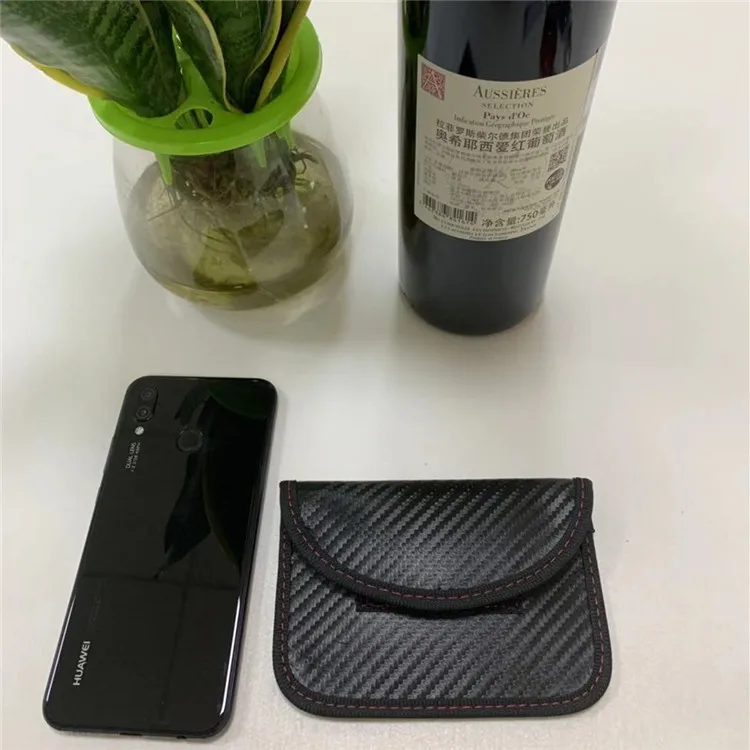 

Carbon Fiber Pattern RFID Signal Shielded Bag RFID Electromagnetic Shielded Key Antimagnetic Wallet Bag