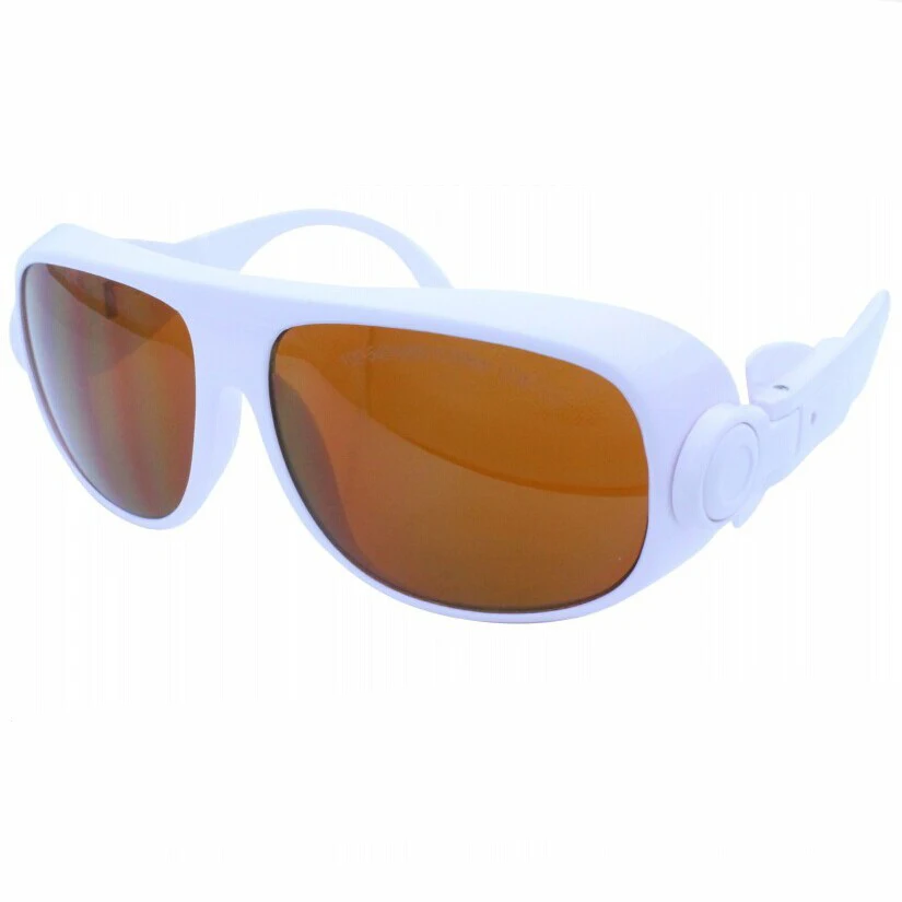 Lunettes de sécurité laser anti-rayonnement portées par un utilisateur dans un laboratoire, protection 190-540nm et 800-1700nm
