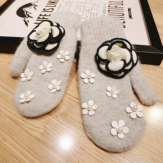 

SP&CITY Cute Camellia Daisy Thickening Gloves Woman Winter Pearl Fashion Keep Warm Mittens Women's Winter Students Gloves Women