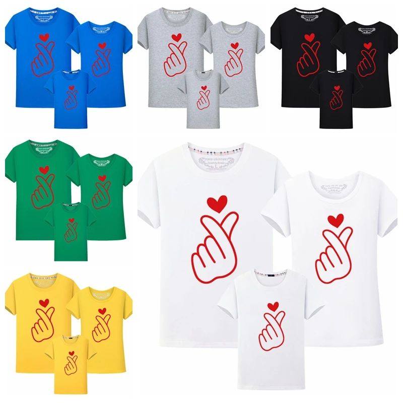 

Love Gesture Tshirts Cotton Short Sleeve Father Mother Parent-child Clothing Family Matching Outfits Gifts for Kids Dropshipping