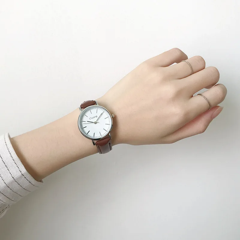 

Women Fashion Watches Casual Minimalism Watch for Men Simple Dial Design Leather Strap Quartz Female Wristwatch